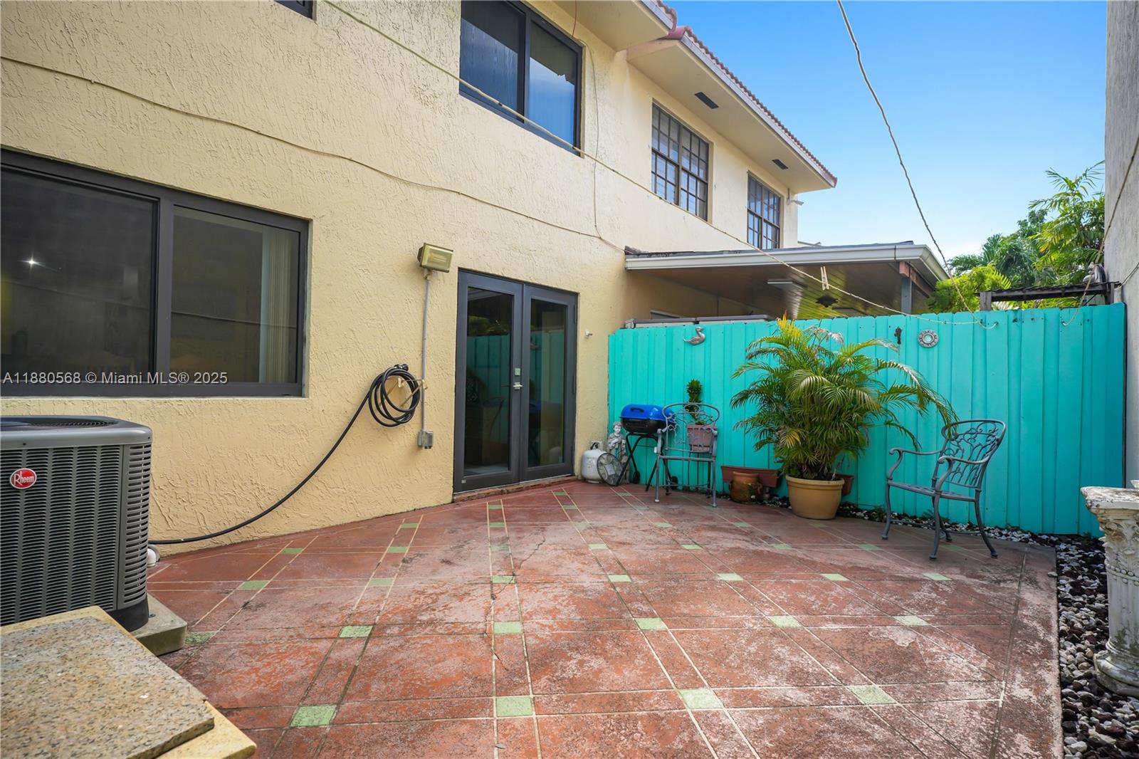 EL RELOJ VILLAS CONDO - Residential