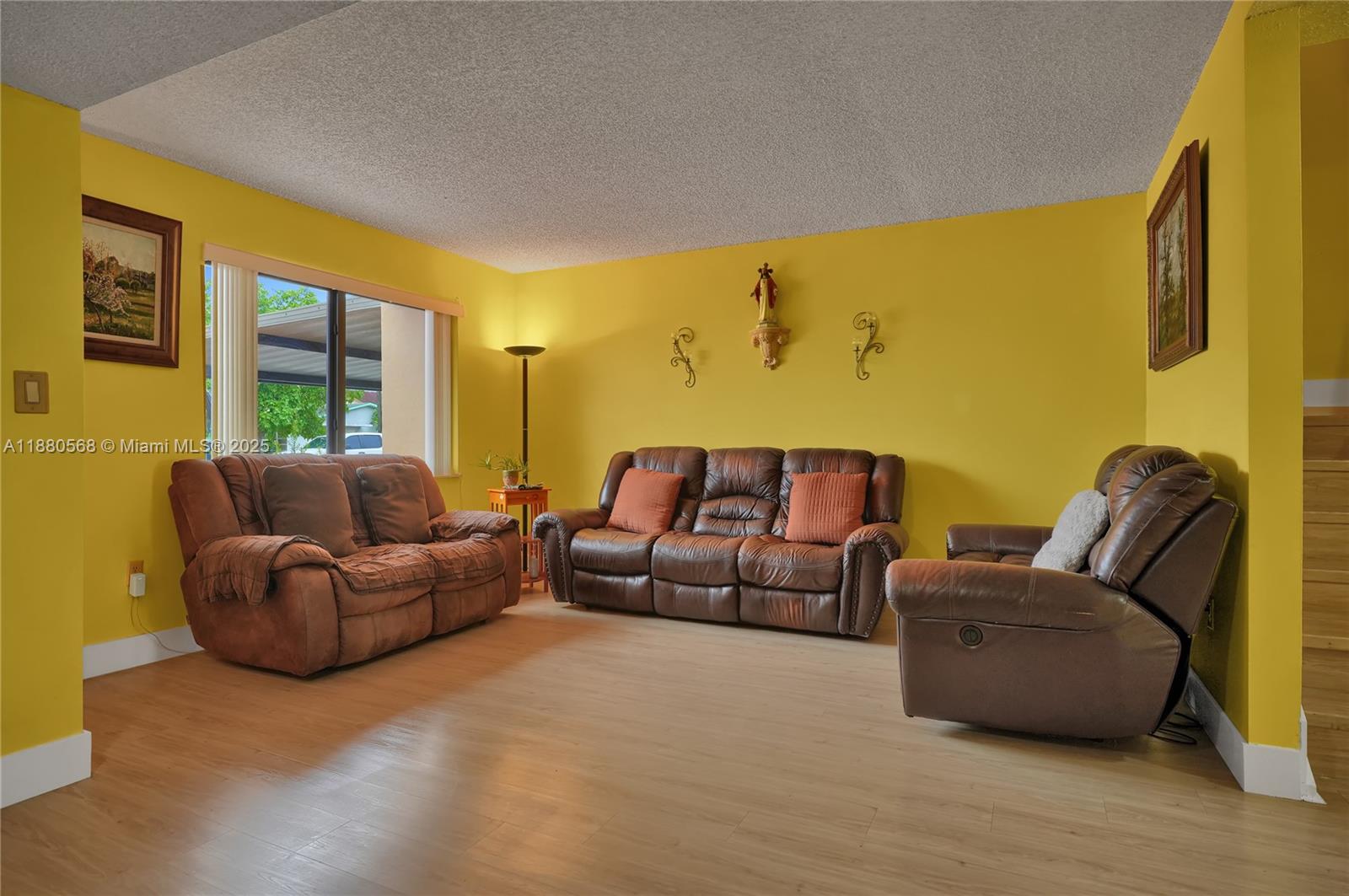 EL RELOJ VILLAS CONDO - Residential