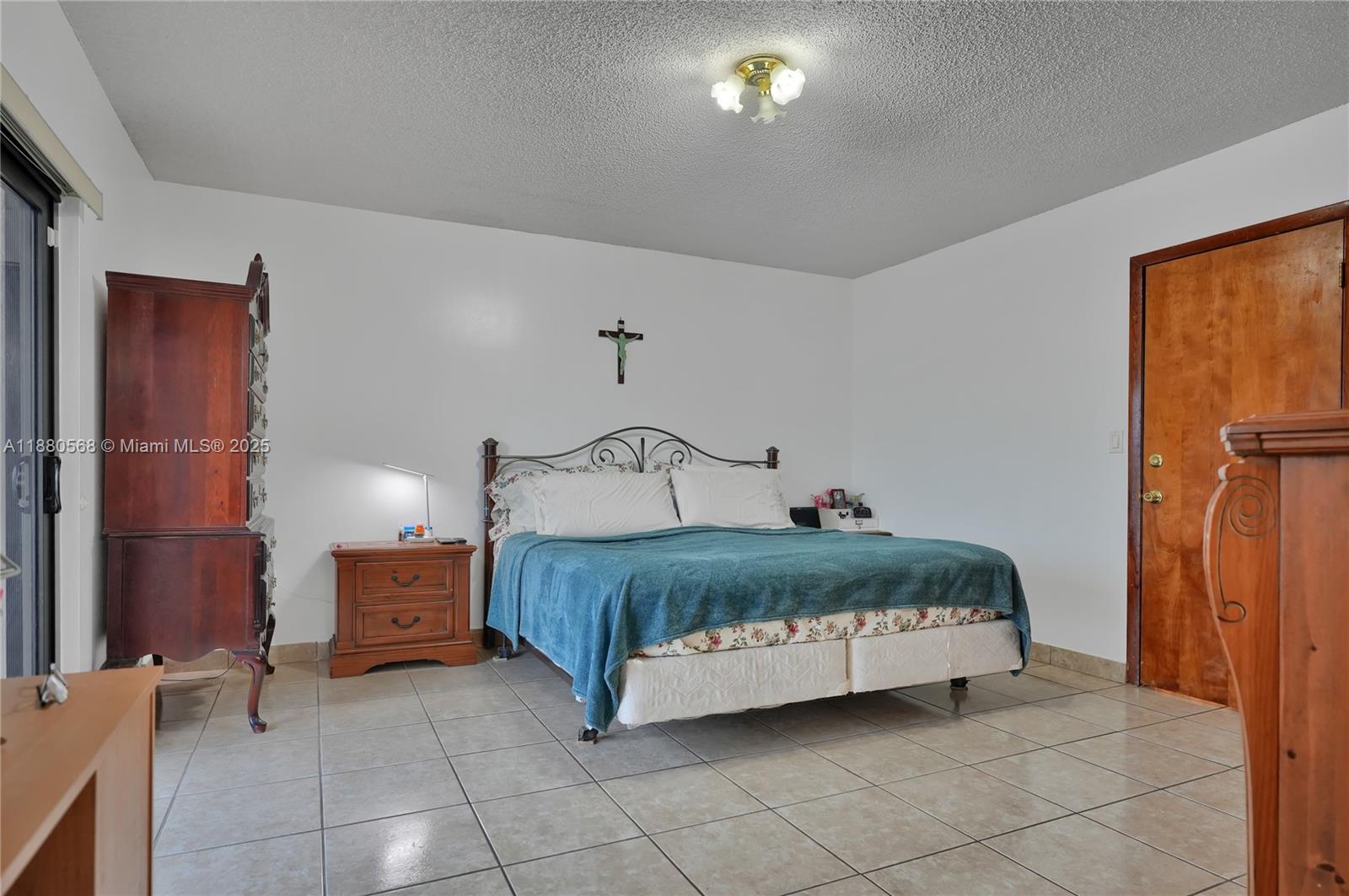 EL RELOJ VILLAS CONDO - Residential