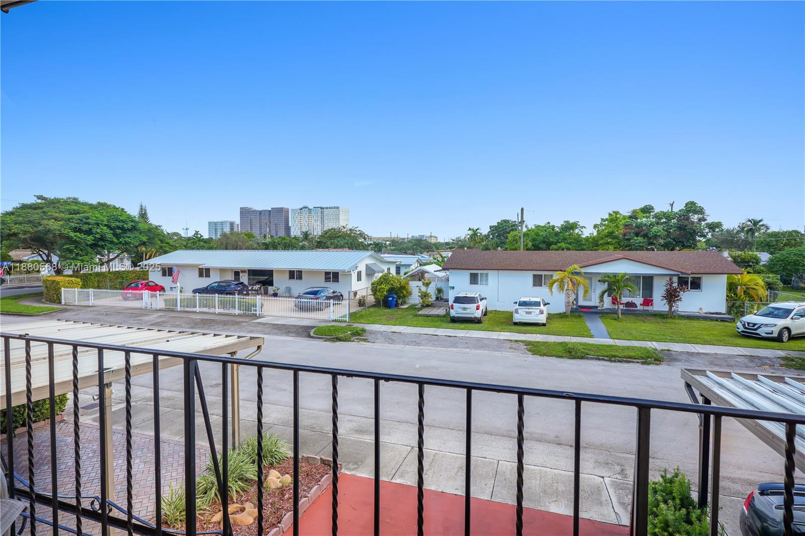 EL RELOJ VILLAS CONDO - Residential