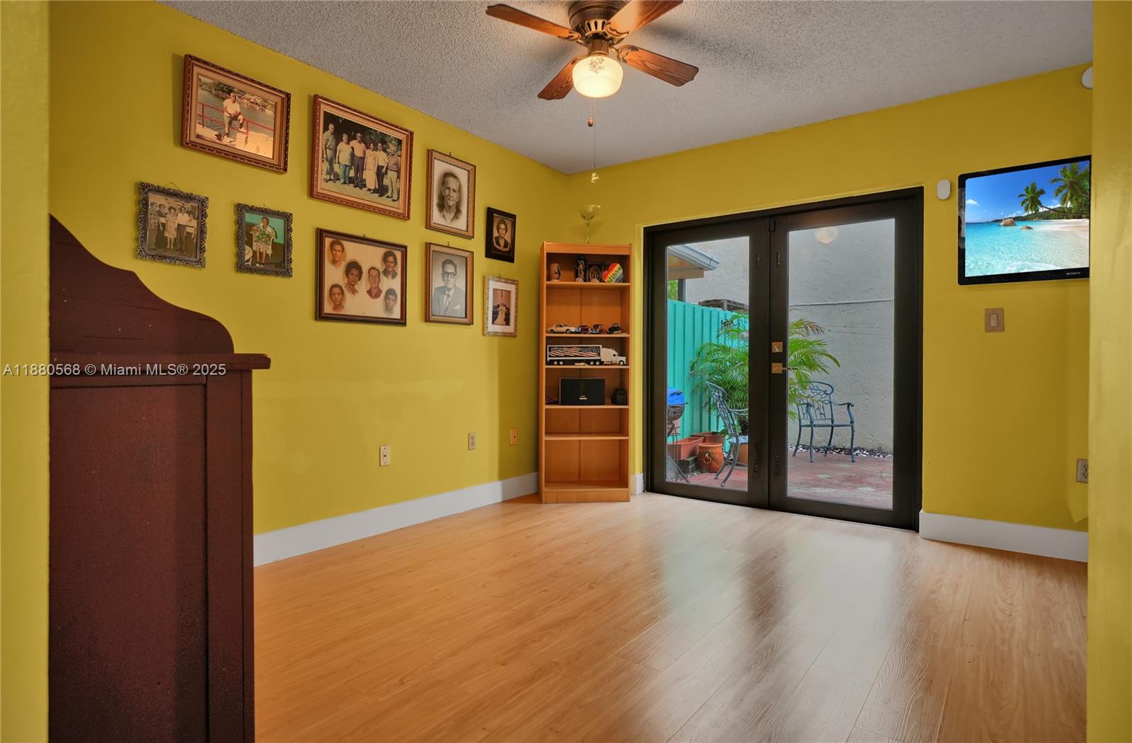 EL RELOJ VILLAS CONDO - Residential