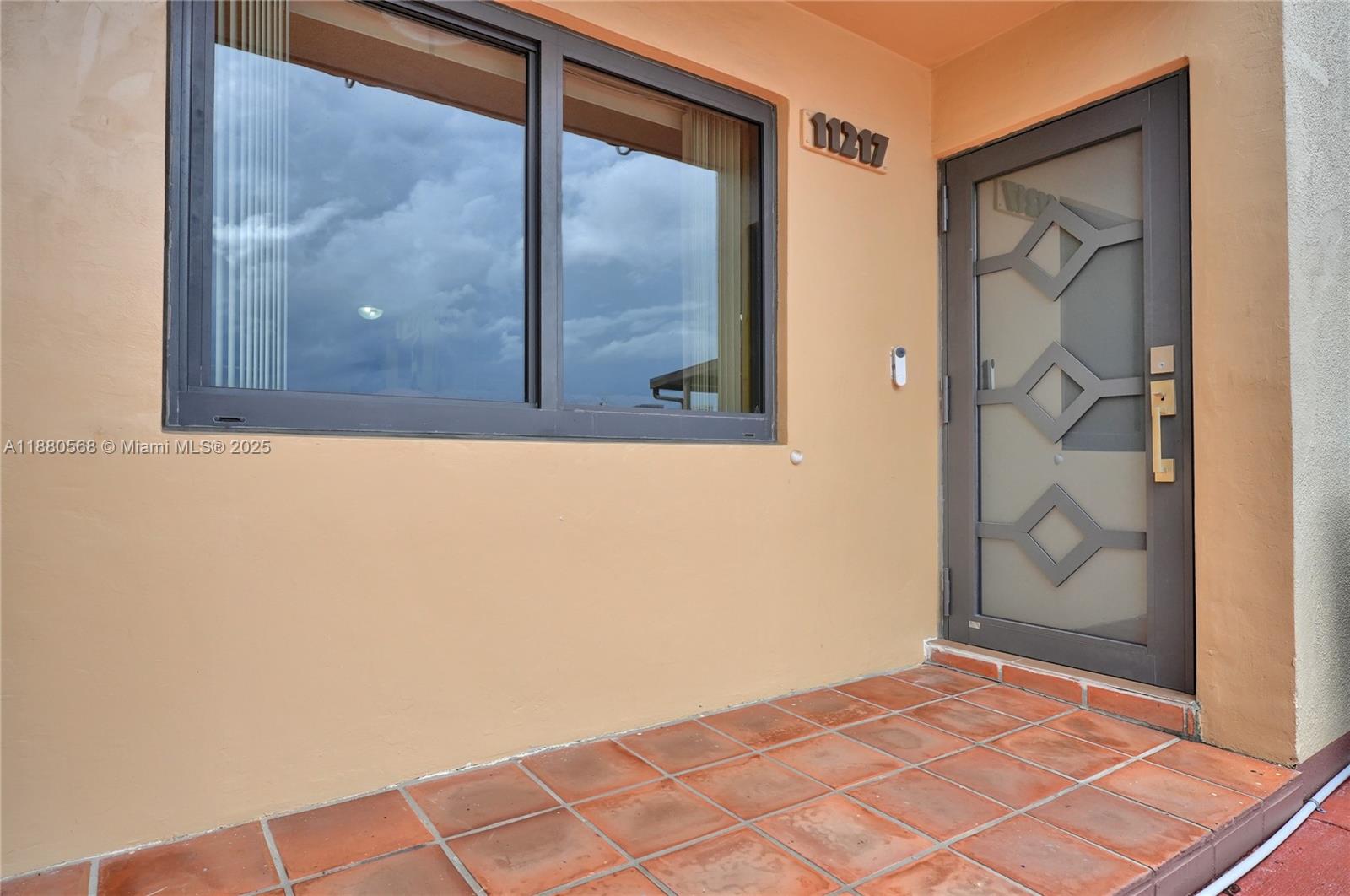 EL RELOJ VILLAS CONDO - Residential