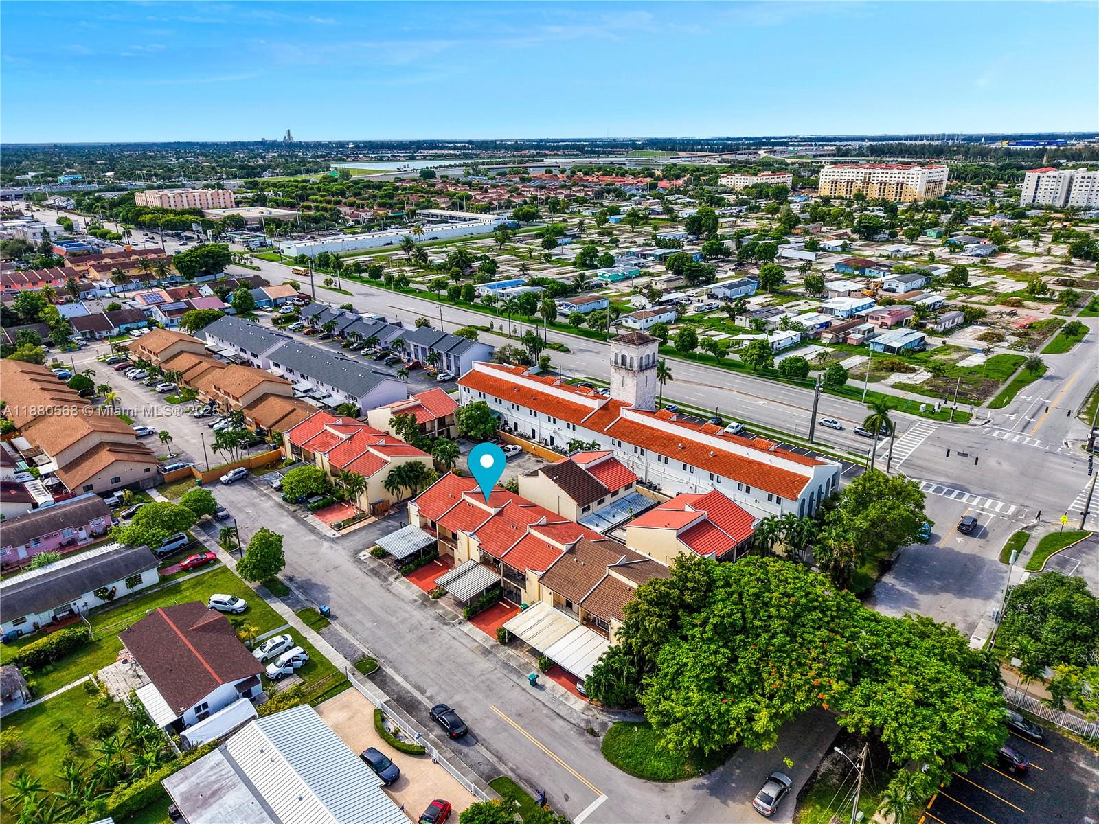 EL RELOJ VILLAS CONDO - Residential