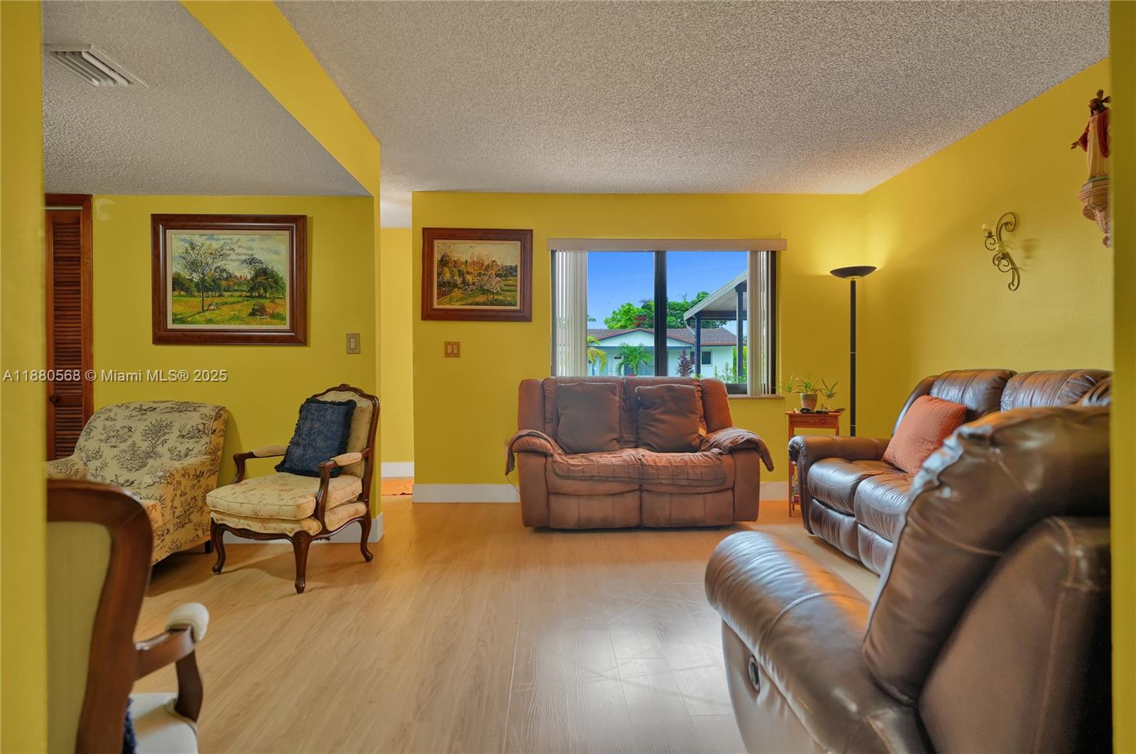 EL RELOJ VILLAS CONDO - Residential