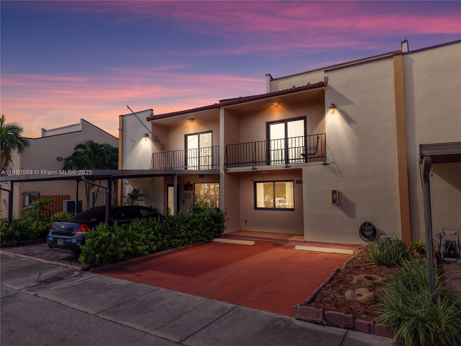 EL RELOJ VILLAS CONDO - Residential