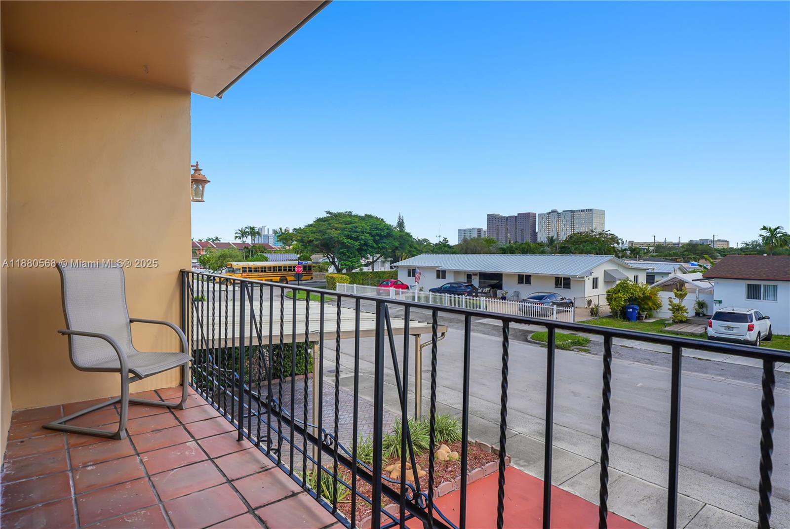 EL RELOJ VILLAS CONDO - Residential