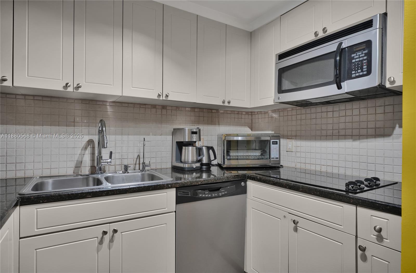 EL RELOJ VILLAS CONDO - Residential