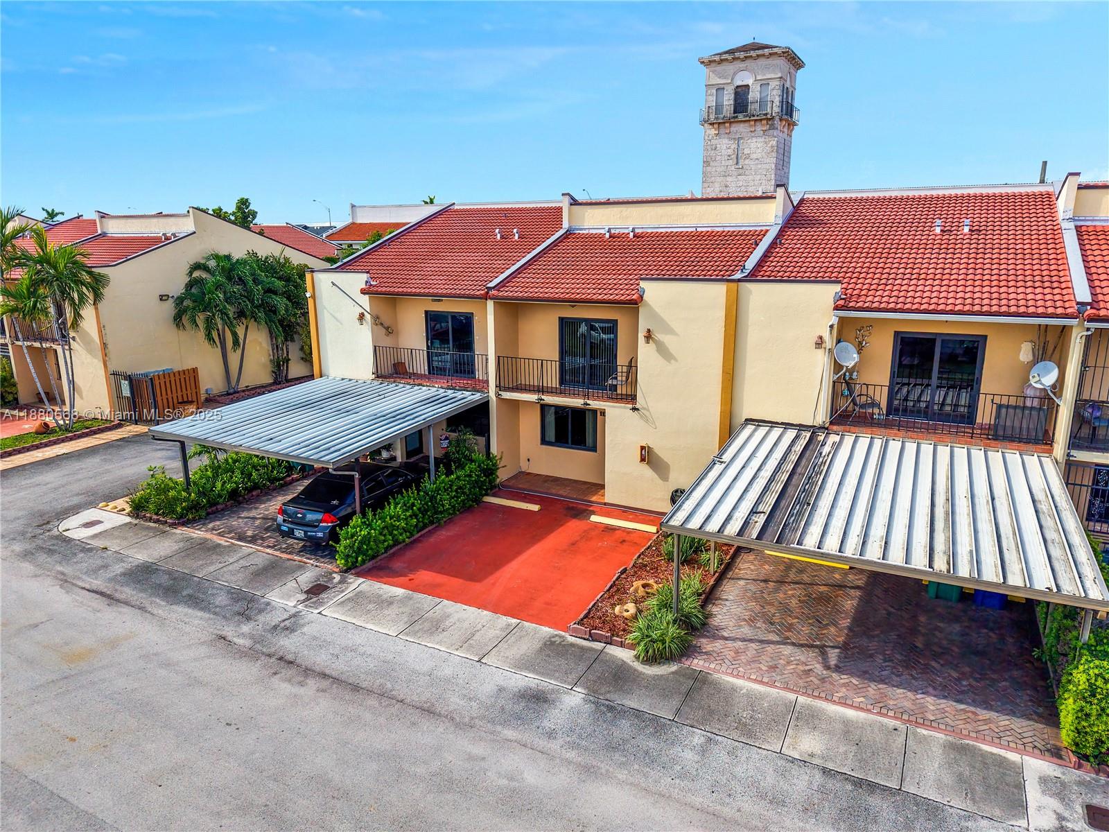 EL RELOJ VILLAS CONDO - Residential