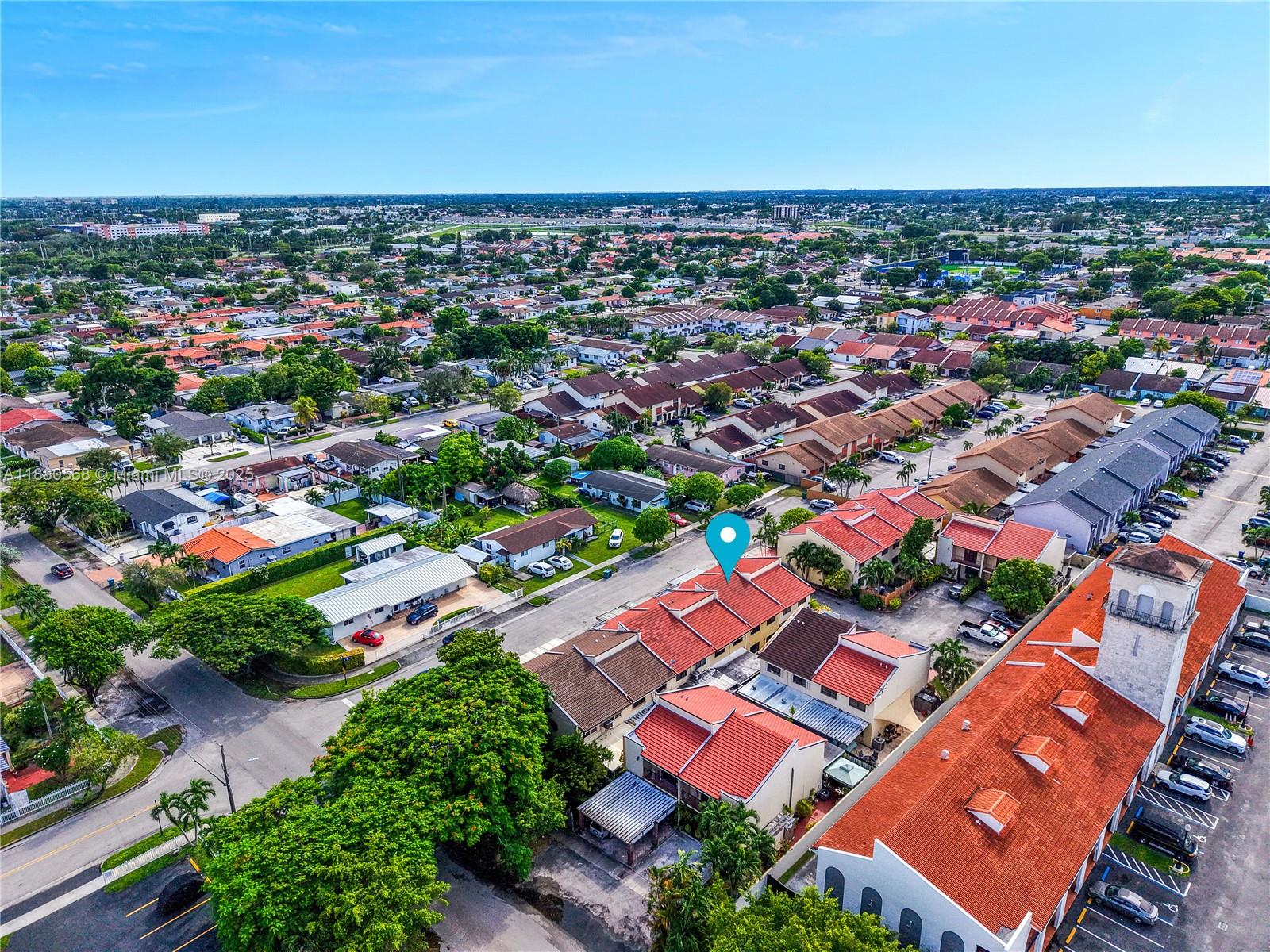 EL RELOJ VILLAS CONDO - Residential