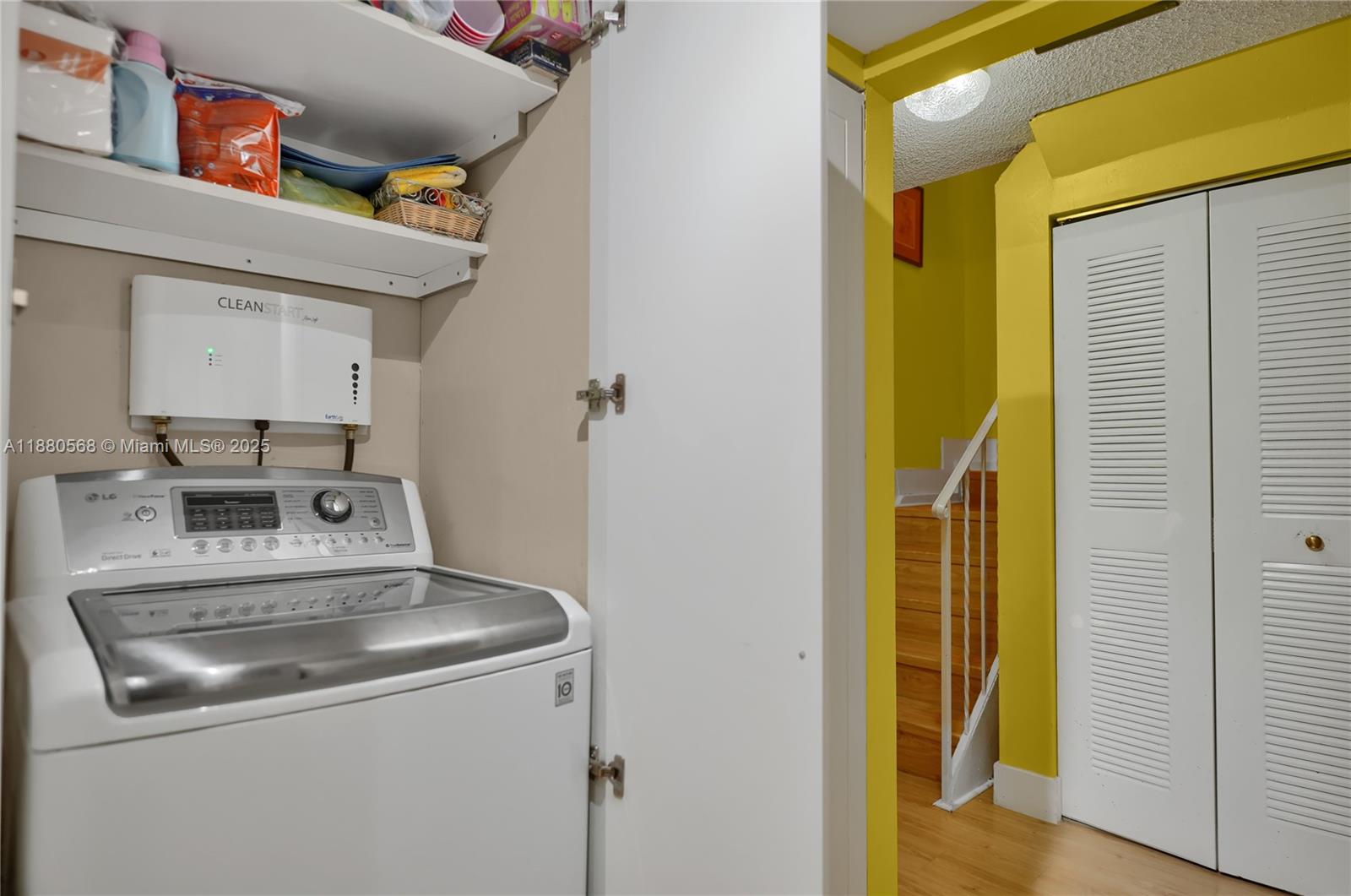 EL RELOJ VILLAS CONDO - Residential