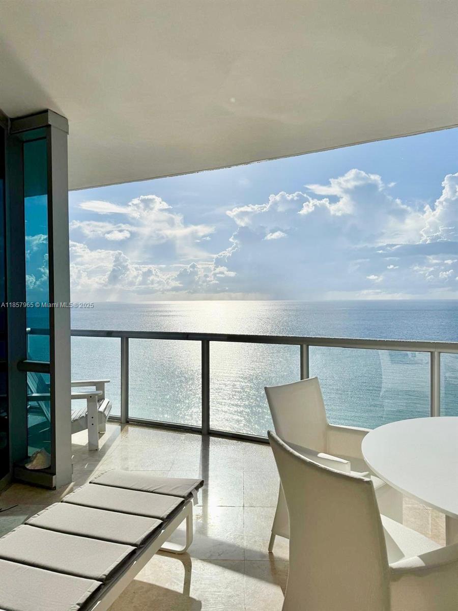 Spectacular ocean View 3 bedroom 3 bathroom condo at prestigious Jade Ocean, unit features large ceramic floors,
top of the line appliances, nice ample balcony over looking at the ocean, live the resort life style all in one place,
where your backyard is the beach, this magnificent unit offers spa, gym, 2 beautiful swimming pools, valet
parking, walking distance from shopping centers, restaurants and more. Available for 6 months rent.