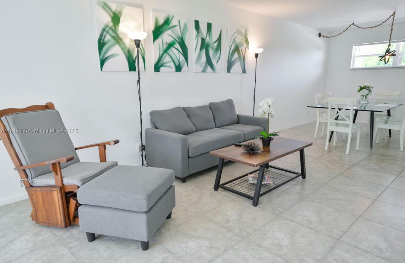 HOLLYBROOK GOLF AND - Residential Lease