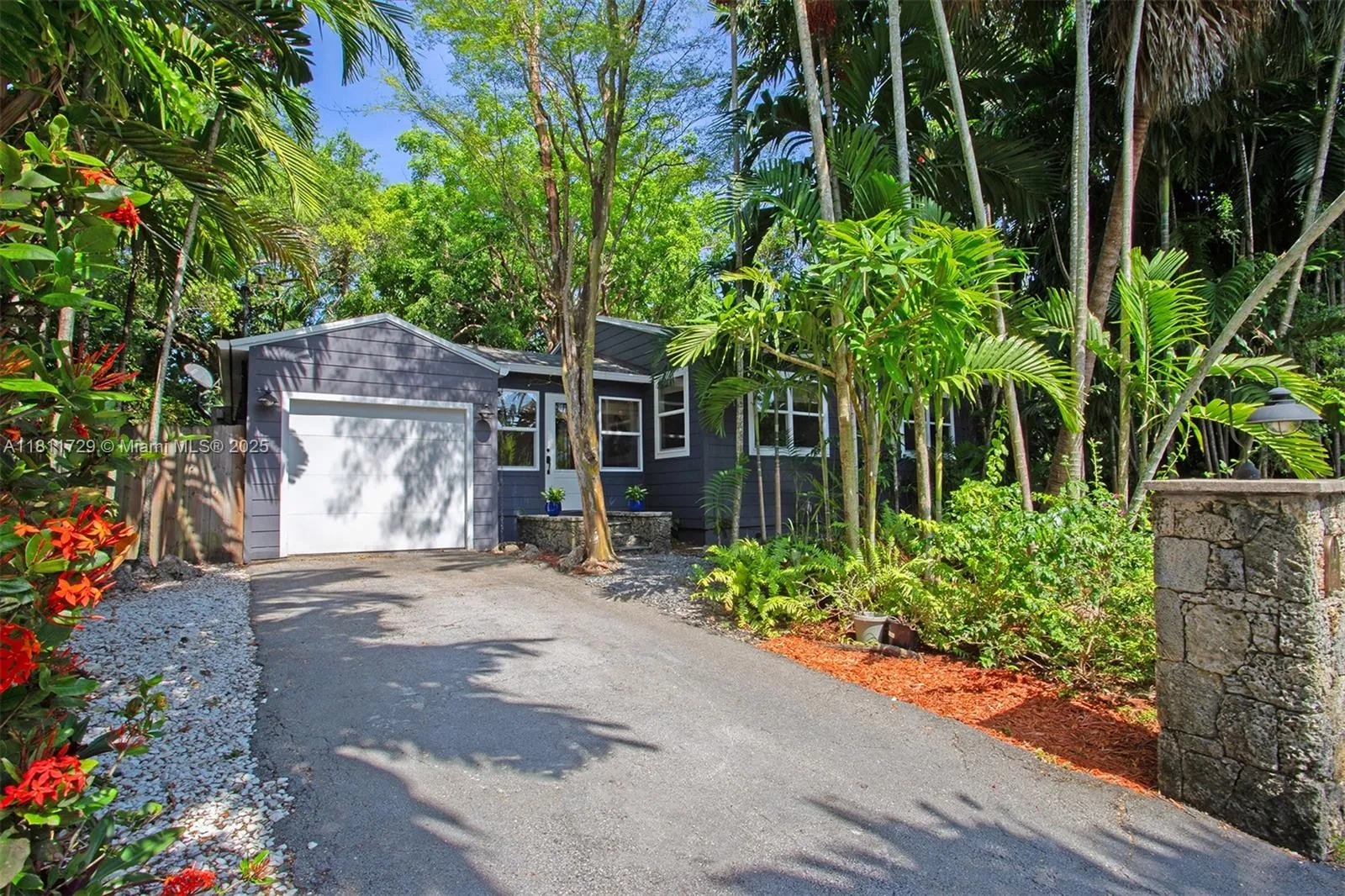 South Miami, Florida 33143, United States, 2 Bedrooms Bedrooms, ,1 BathroomBathrooms,Residential,Active,139851