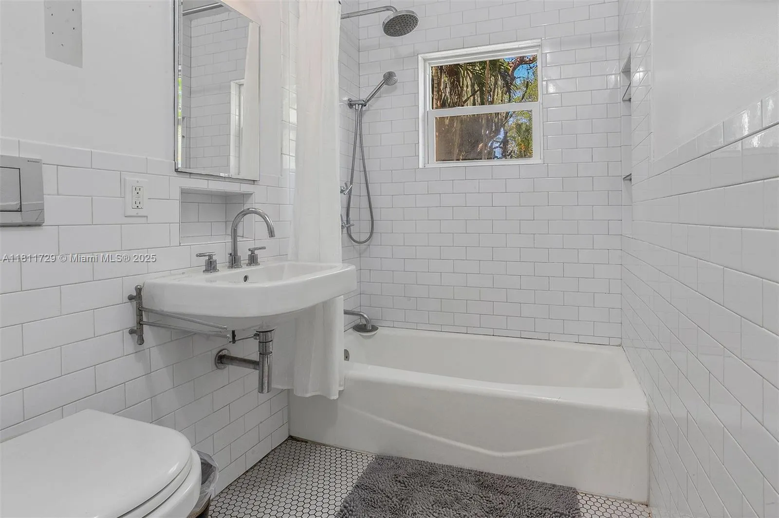 South Miami, Florida 33143, United States, 2 Bedrooms Bedrooms, ,1 BathroomBathrooms,Residential,Active,139851