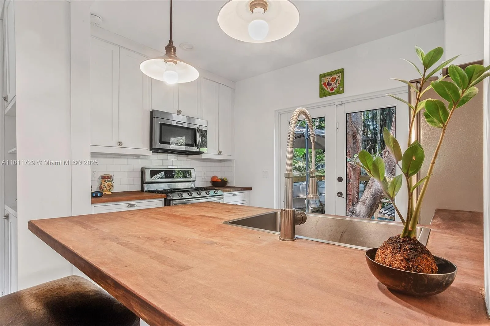 South Miami, Florida 33143, United States, 2 Bedrooms Bedrooms, ,1 BathroomBathrooms,Residential,Active,139851