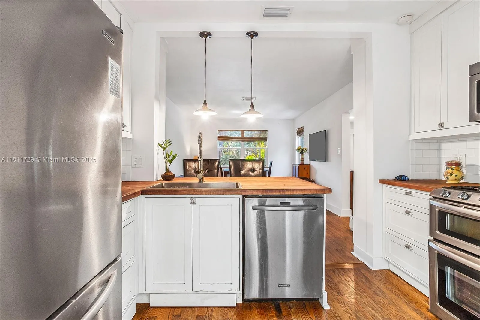 South Miami, Florida 33143, United States, 2 Bedrooms Bedrooms, ,1 BathroomBathrooms,Residential,Active,139851