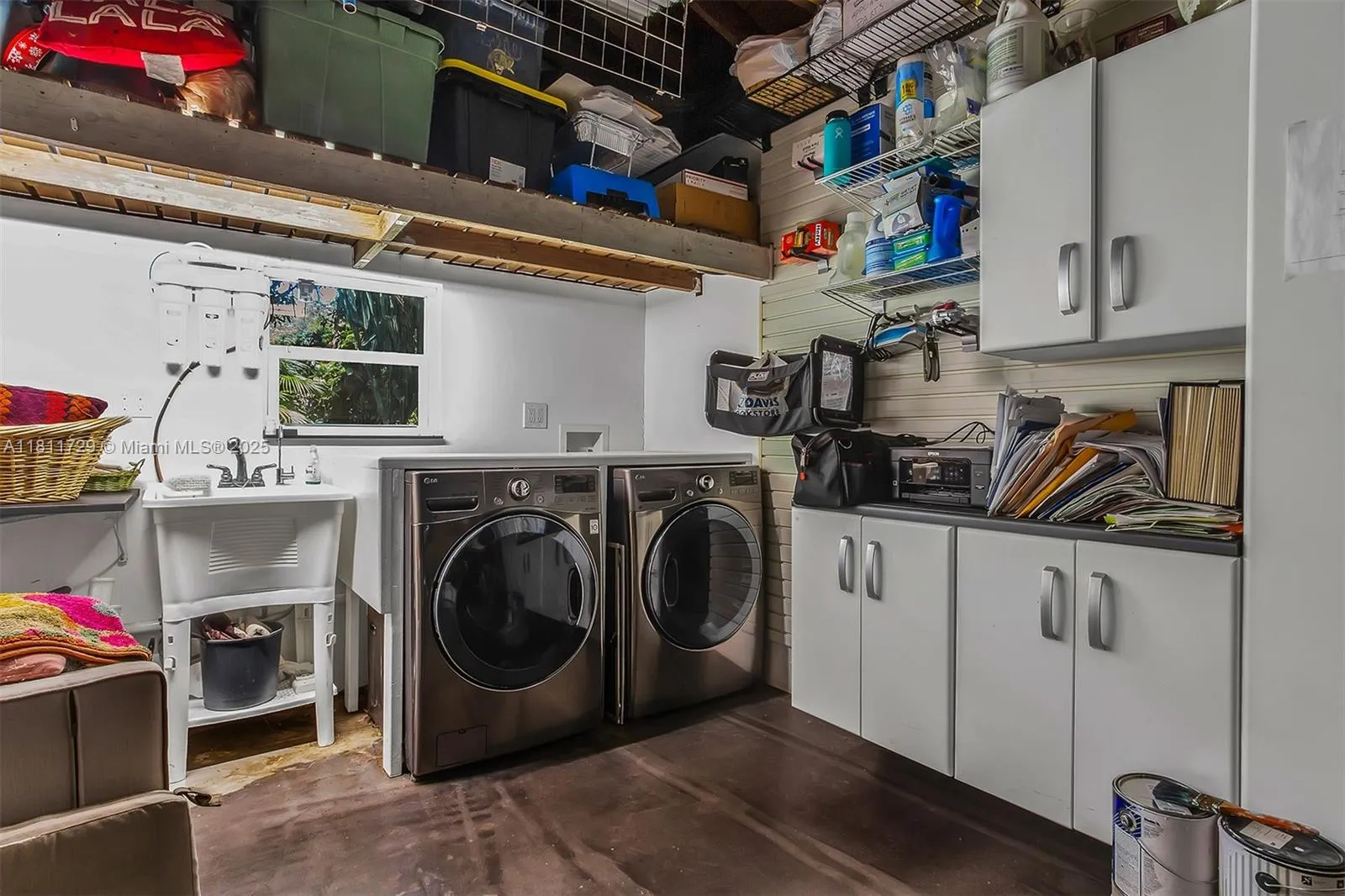 South Miami, Florida 33143, United States, 2 Bedrooms Bedrooms, ,1 BathroomBathrooms,Residential,Active,139851