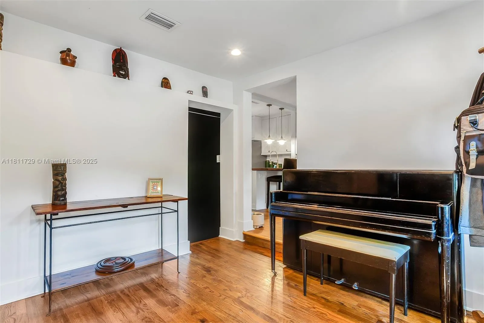 South Miami, Florida 33143, United States, 2 Bedrooms Bedrooms, ,1 BathroomBathrooms,Residential,Active,139851