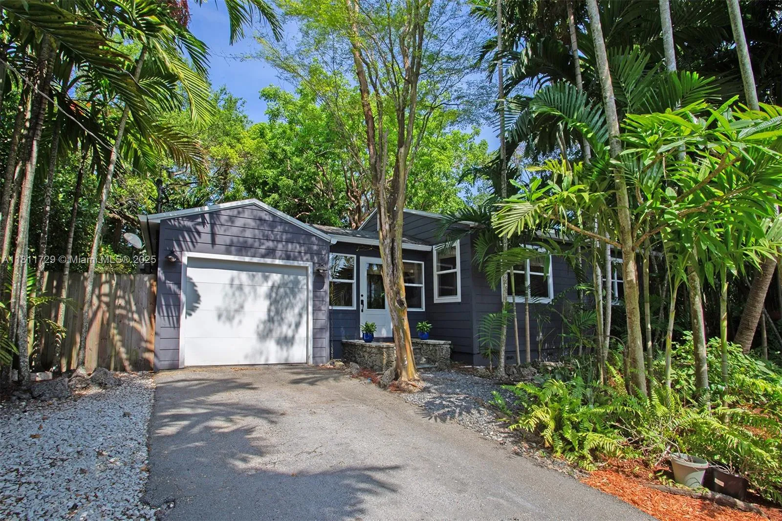 South Miami, Florida 33143, United States, 2 Bedrooms Bedrooms, ,1 BathroomBathrooms,Residential,Active,139851