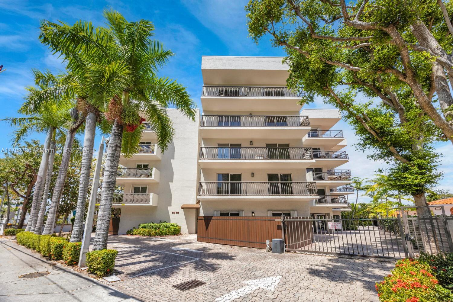 1918 Brickell Ave 204, Miami, Broward County, Florida - 1 Bedrooms  
2 Bathrooms - 