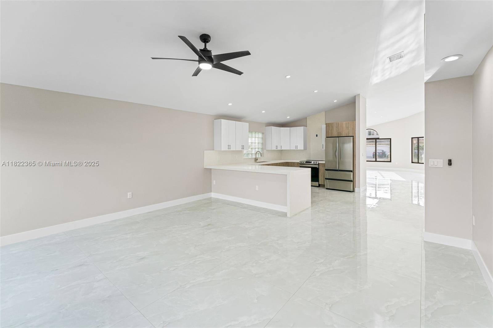 WEITZER HAMMOCKS HOMES SE - Residential Lease