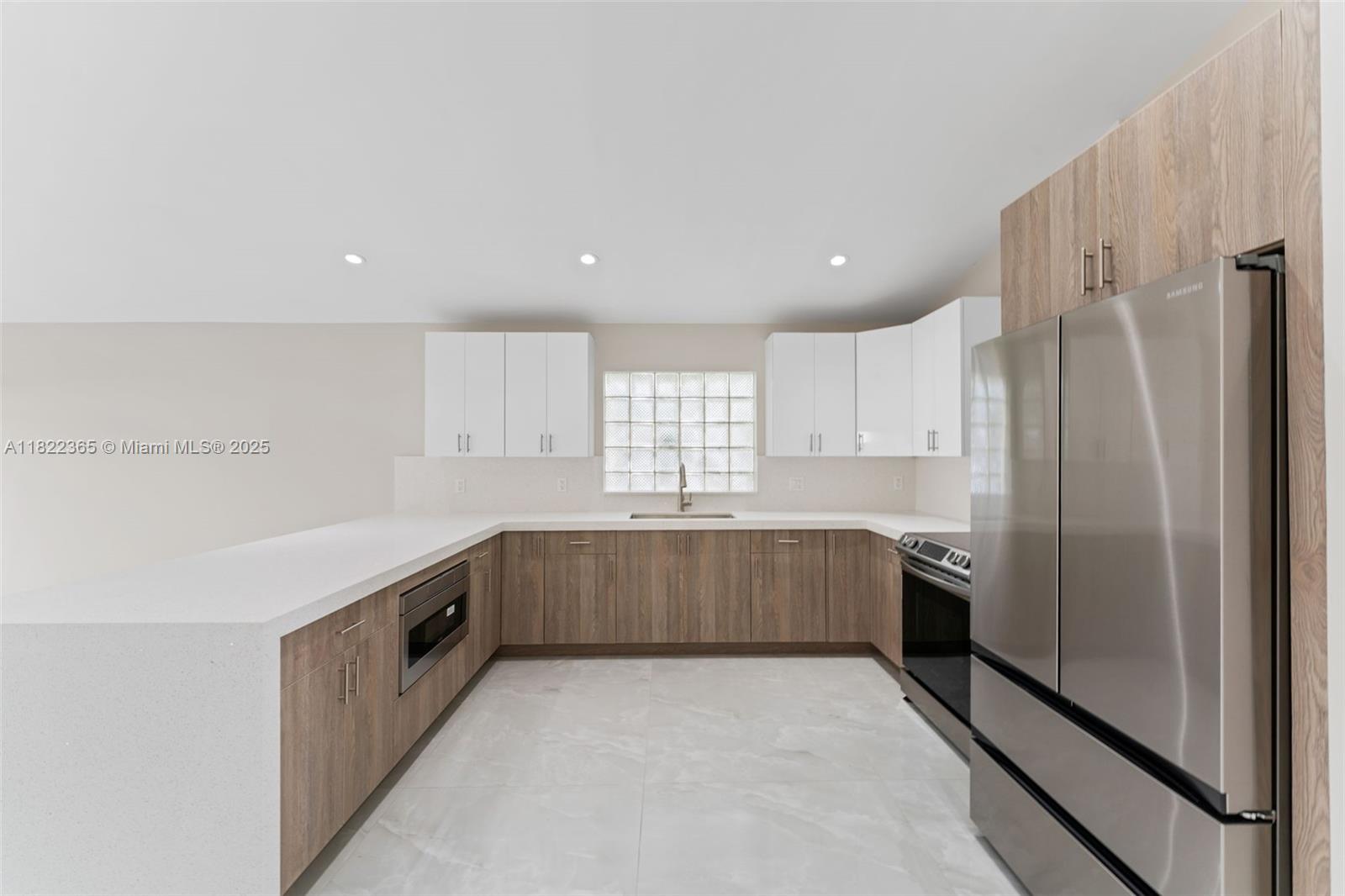 WEITZER HAMMOCKS HOMES SE - Residential Lease