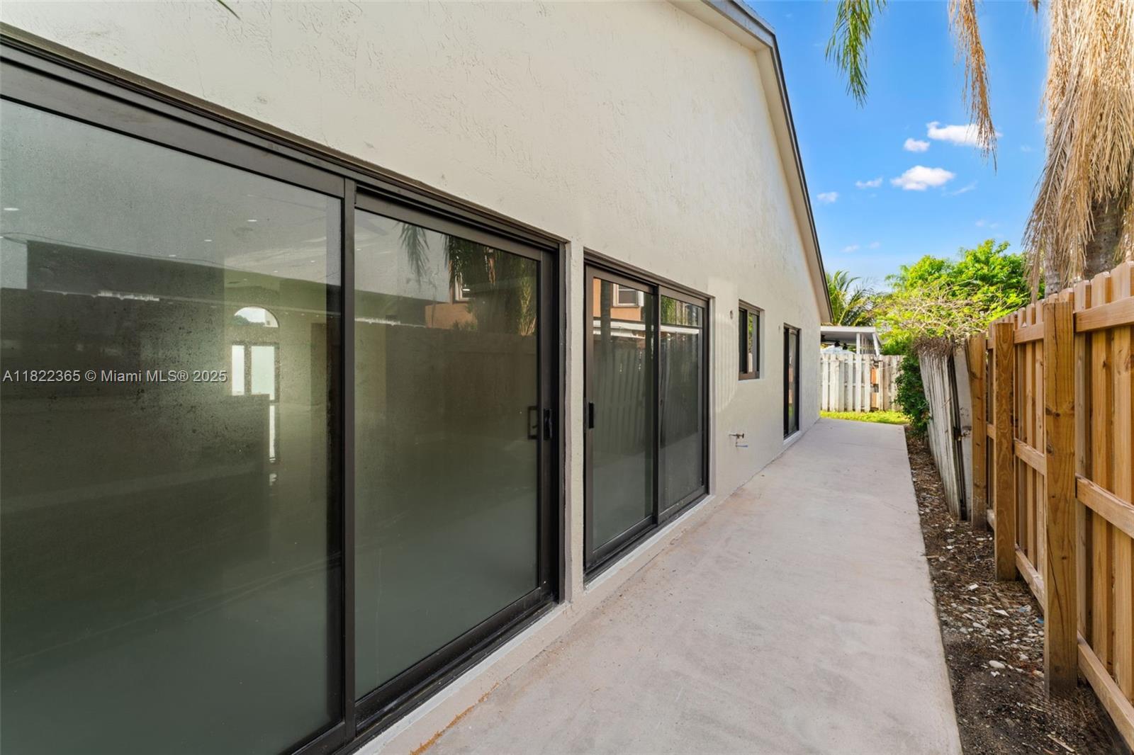 WEITZER HAMMOCKS HOMES SE - Residential Lease