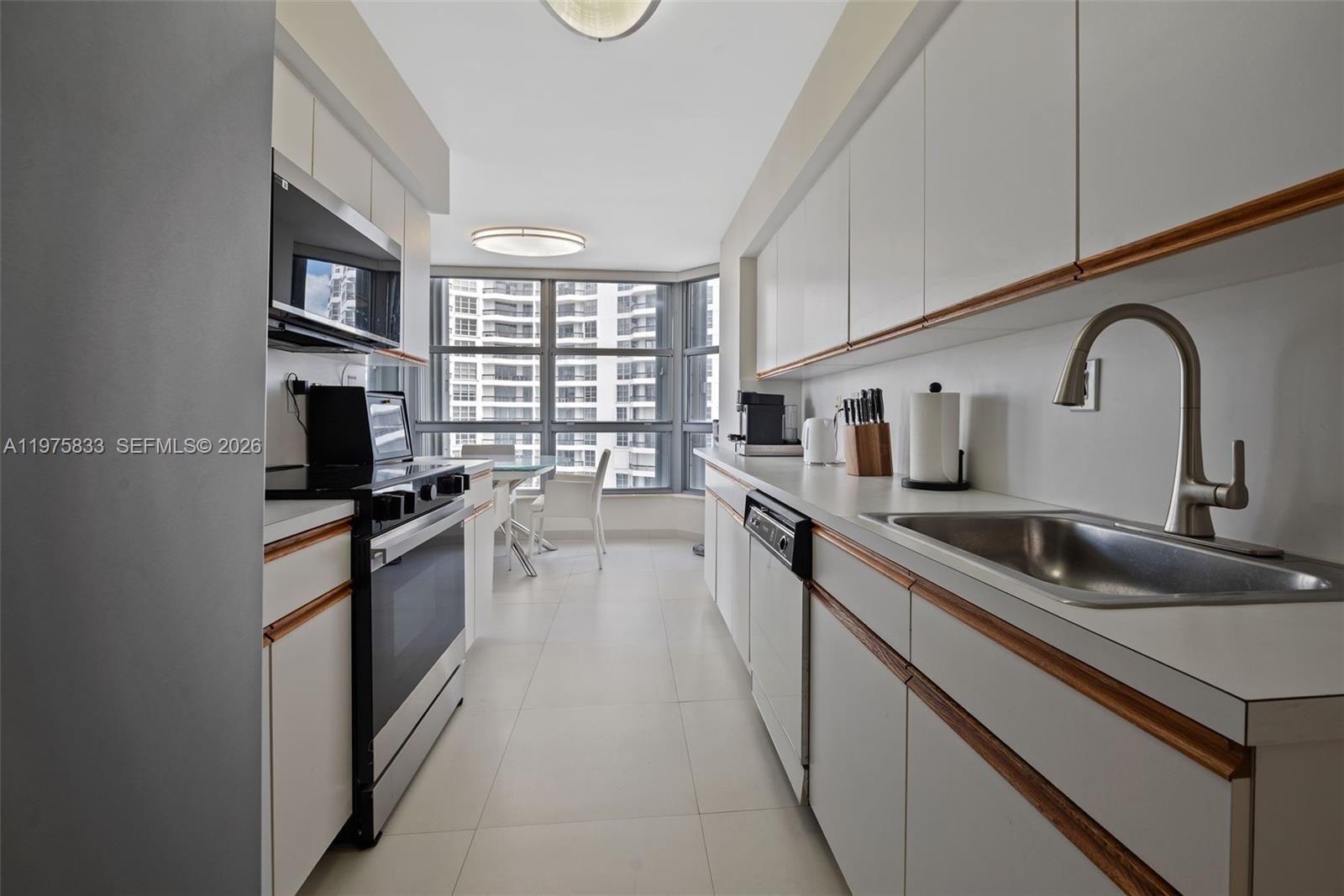 MYSTIC POINTE CONDO NO TH - Residential