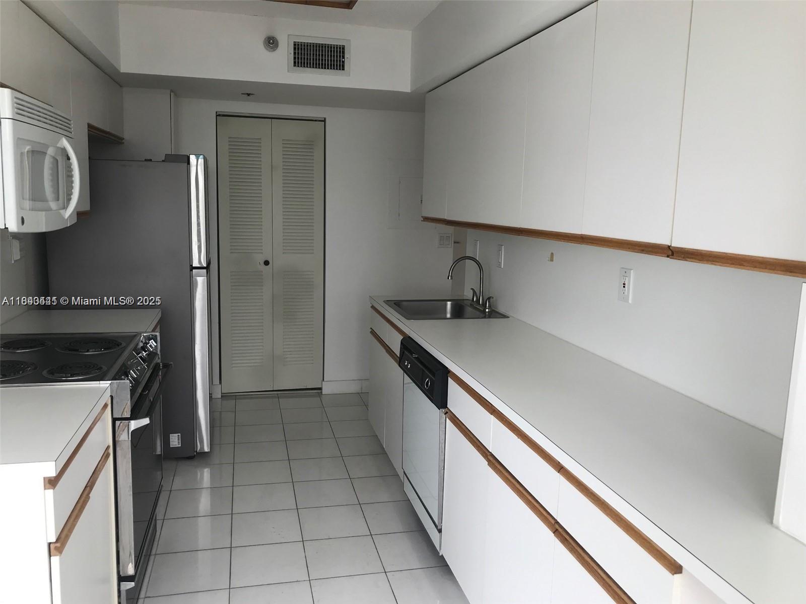 MYSTIC POINTE CONDO NO TH - Residential