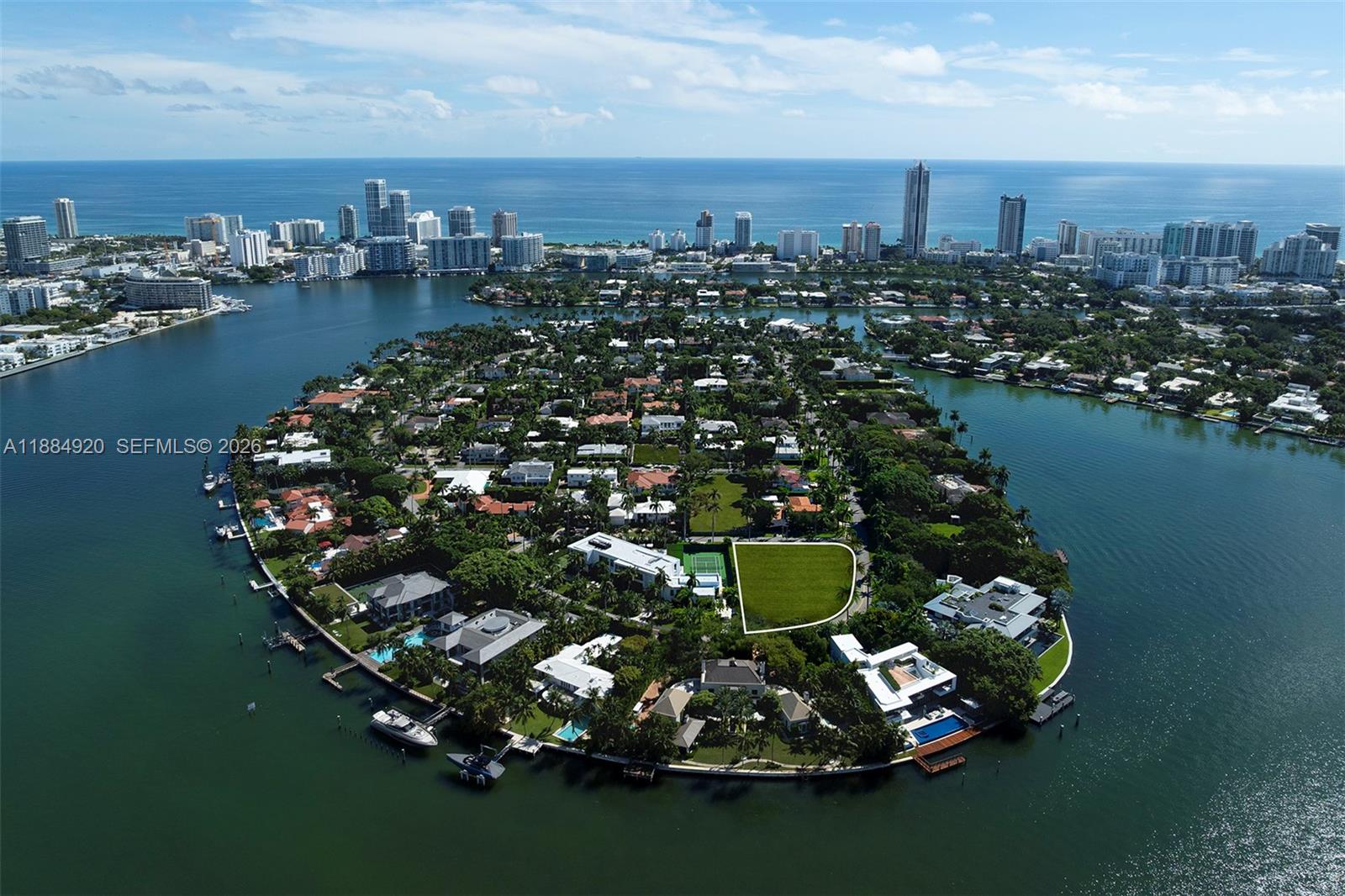 LA GORCE ISLAND - Land