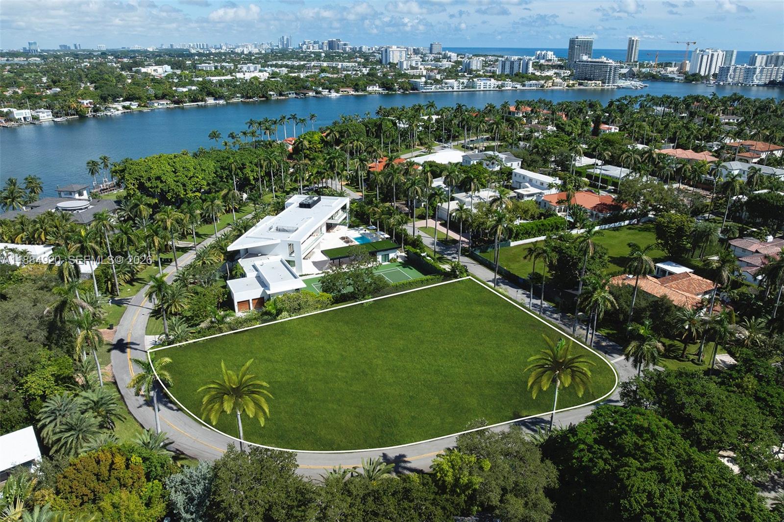 LA GORCE ISLAND - Land