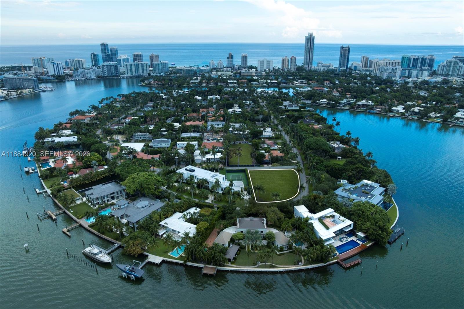 LA GORCE ISLAND - Land