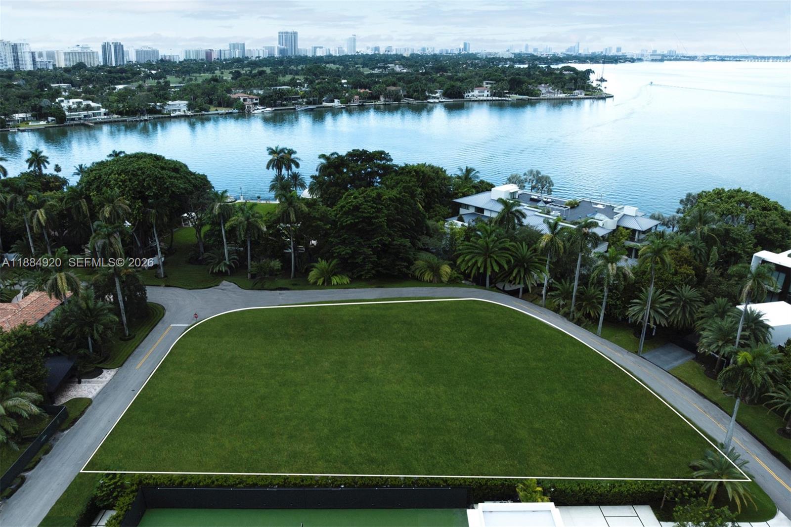 LA GORCE ISLAND - Land