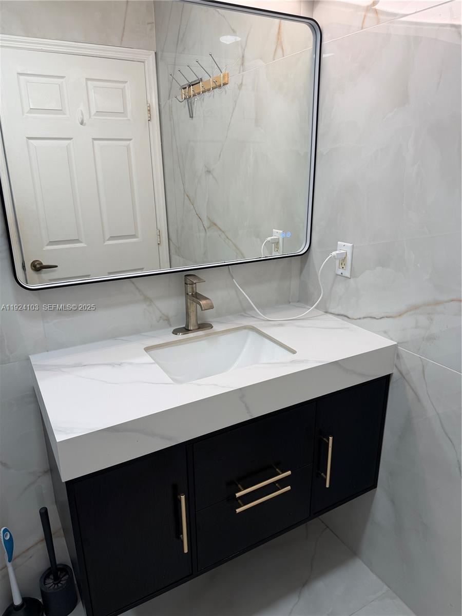 CLAIRE LAKE - Residential