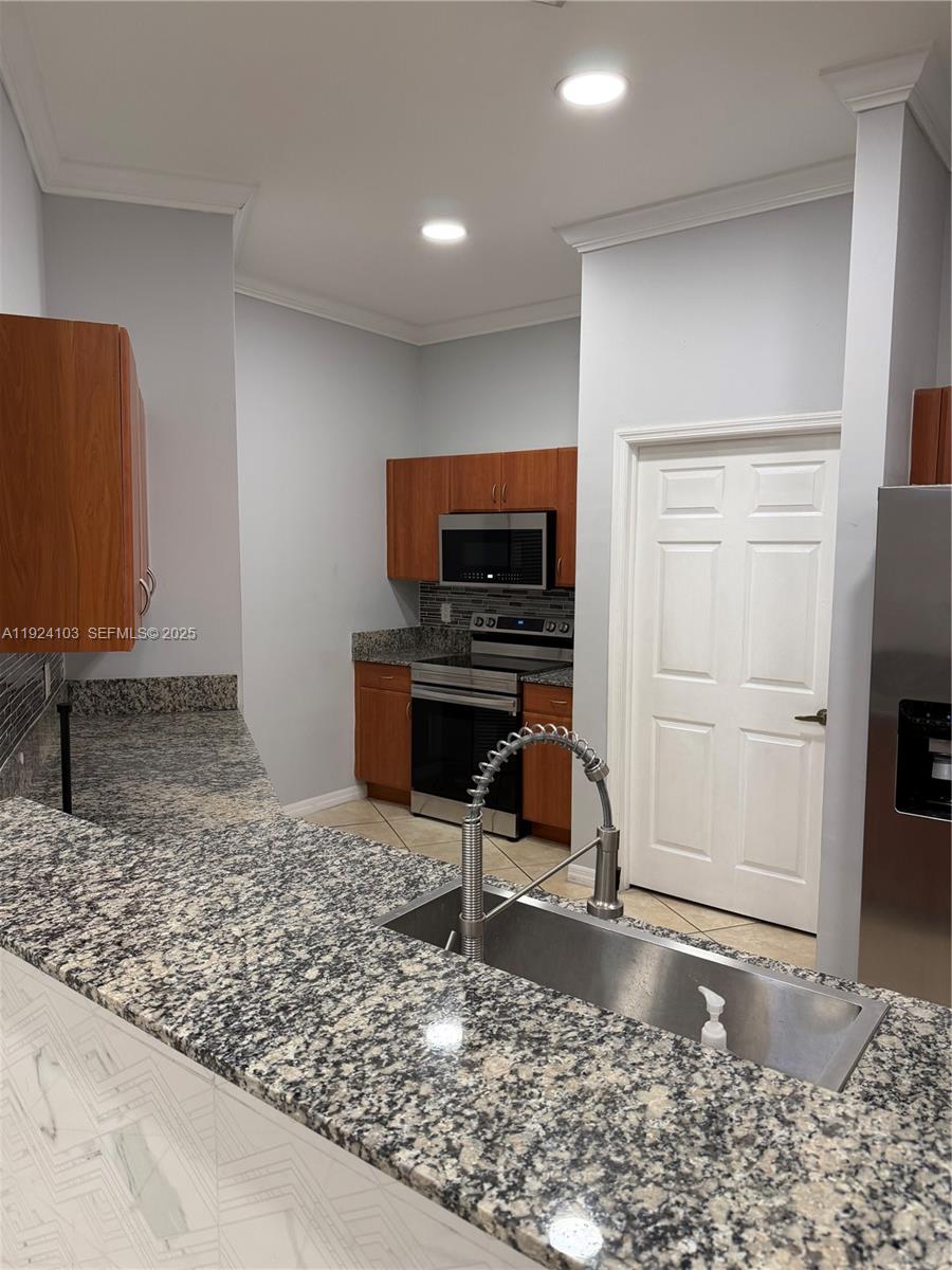 CLAIRE LAKE - Residential