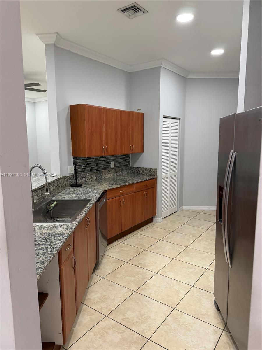 CLAIRE LAKE - Residential