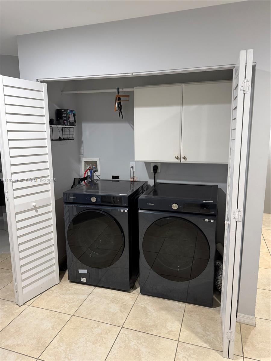 CLAIRE LAKE - Residential