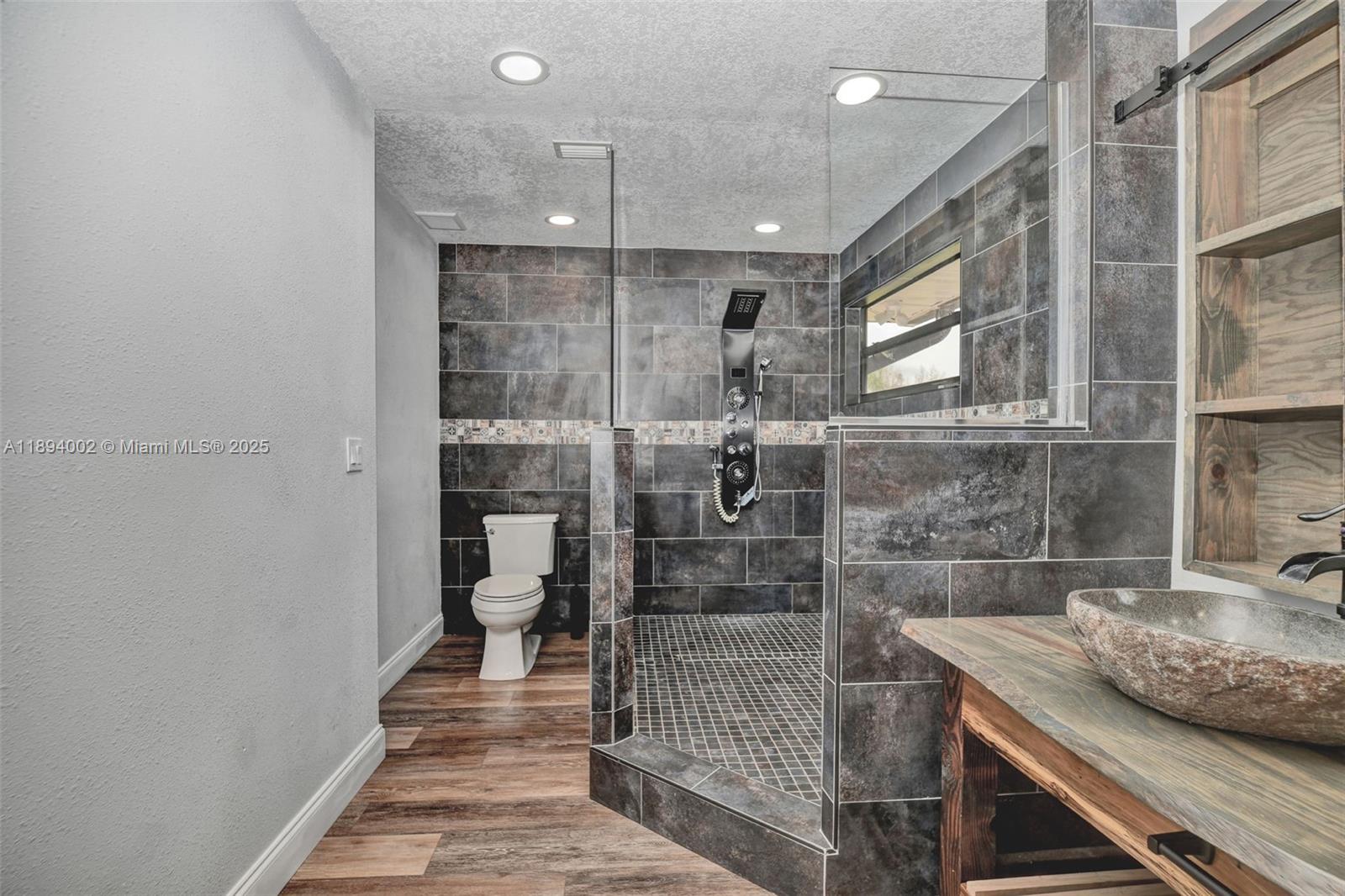 RIVER COUNTRY ESTATES - Residential