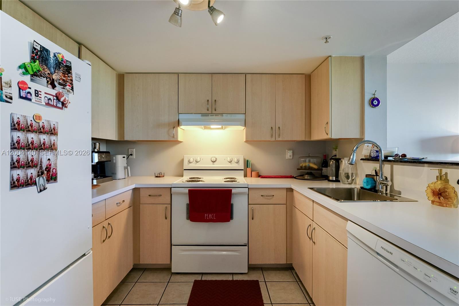 THE ASTON CONDO - Residential