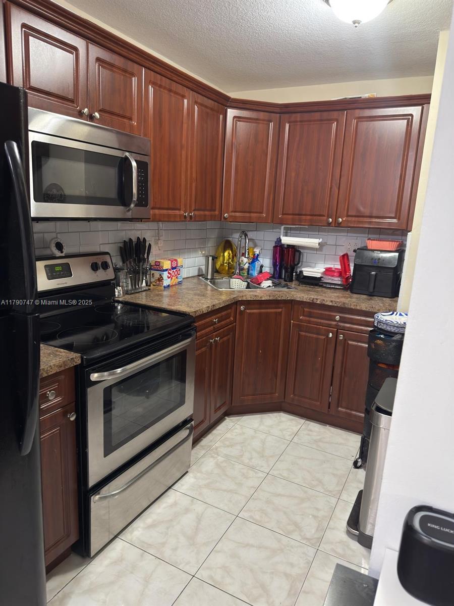 1305 W 46th St 236
