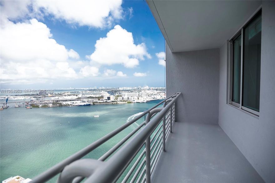 Beautiful 1 bedroom 1 bath condo with direct views of Biscayne Bay, Port of Miami and Downtown. Unit has marble
floors throughout with Italian kitchen cabinets, granite countertops, and marble baths. Building amenities includes:
2 pools, Jacuzzi, 2 Party Rooms, 2 Fitness Centers, Conference Room, Convenience Store, and 24 hours Security,
Valet, and Concierge. Located within minutes of SoBe, Key Biscayne, Design District, Brickell, Coral Gables, Grove,
and Airport.
