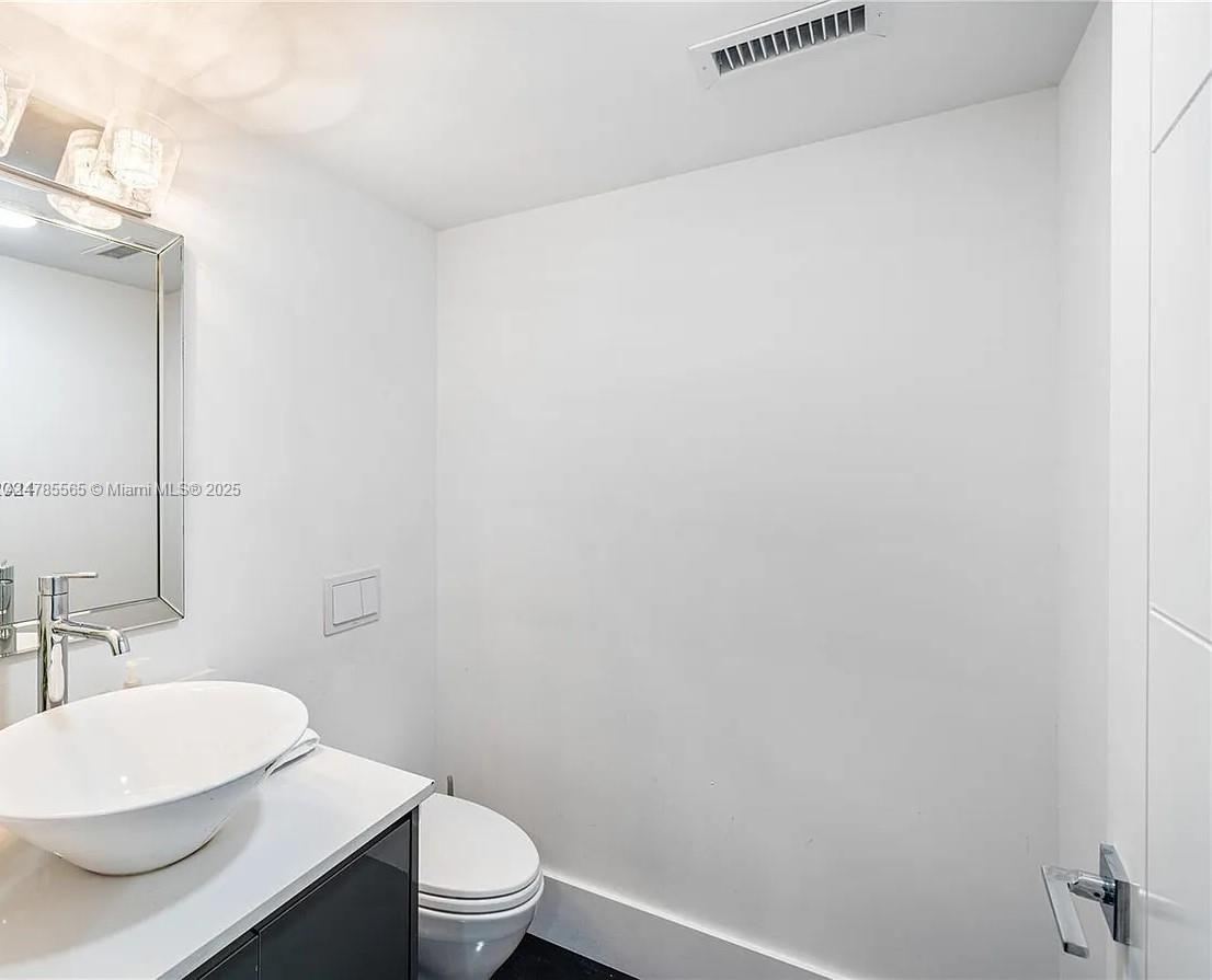 VENETIA CONDO - Residential Lease