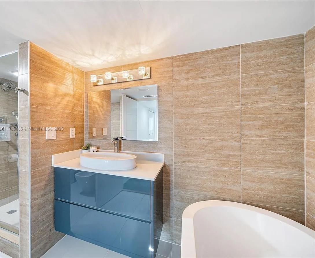 VENETIA CONDO - Residential Lease