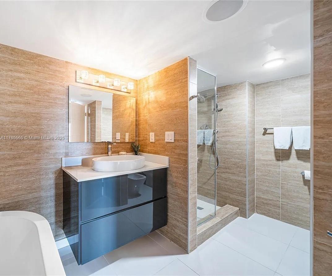 VENETIA CONDO - Residential Lease