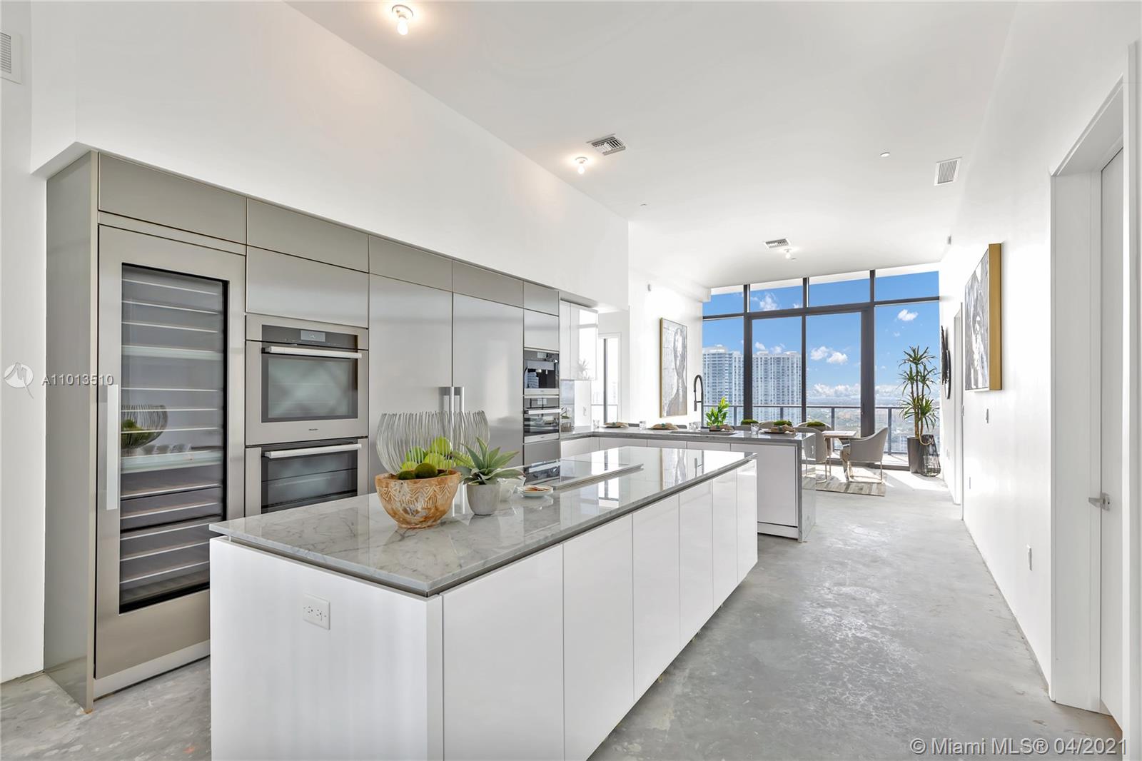 PRIVE CONDO - Residential