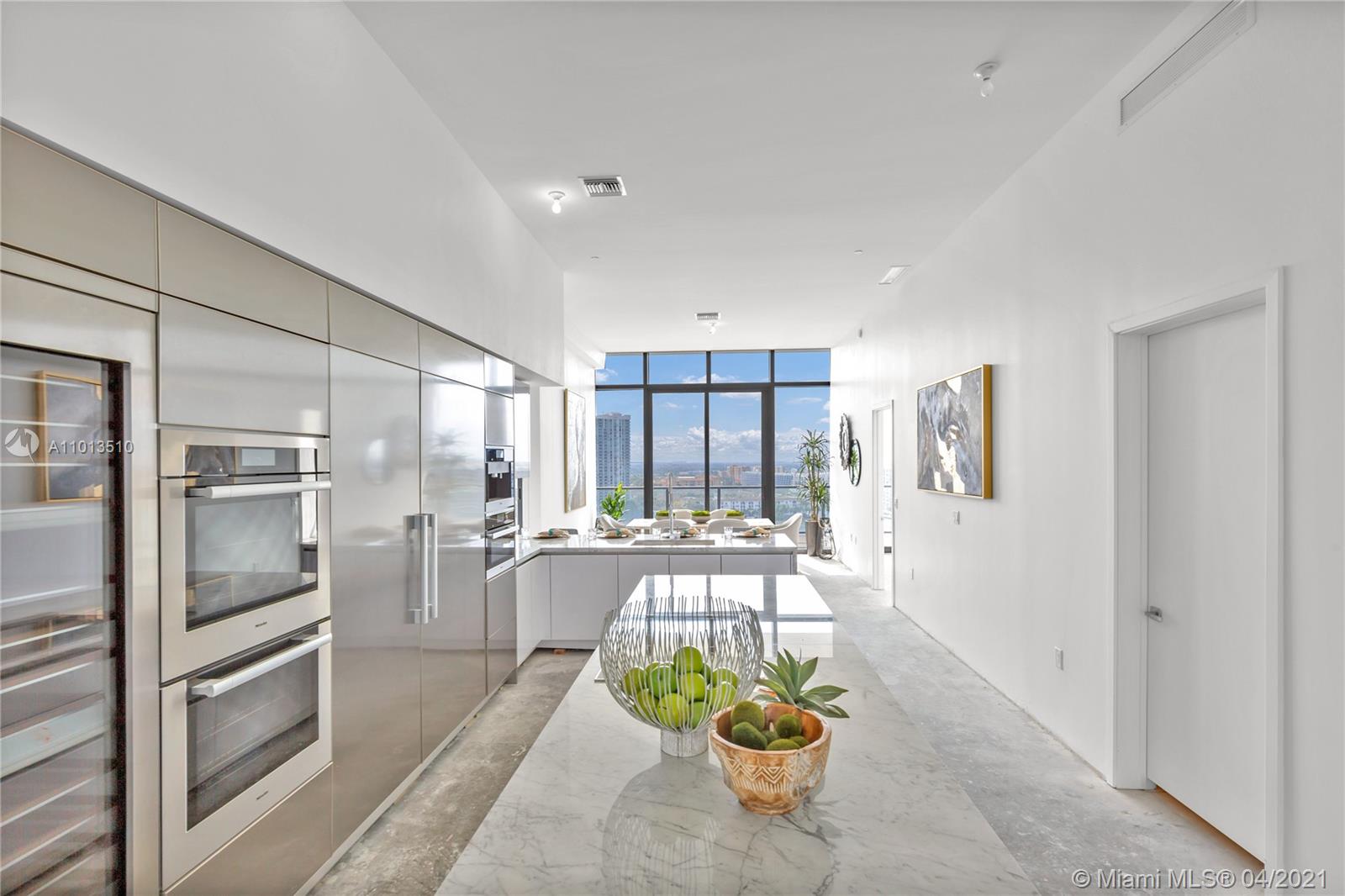 PRIVE CONDO - Residential