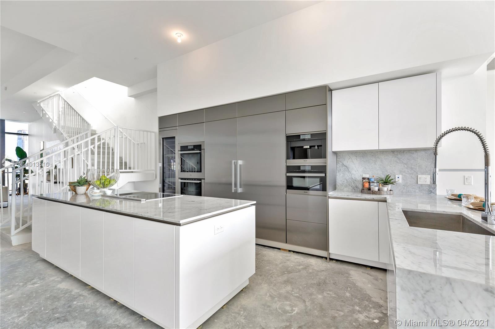 PRIVE CONDO - Residential