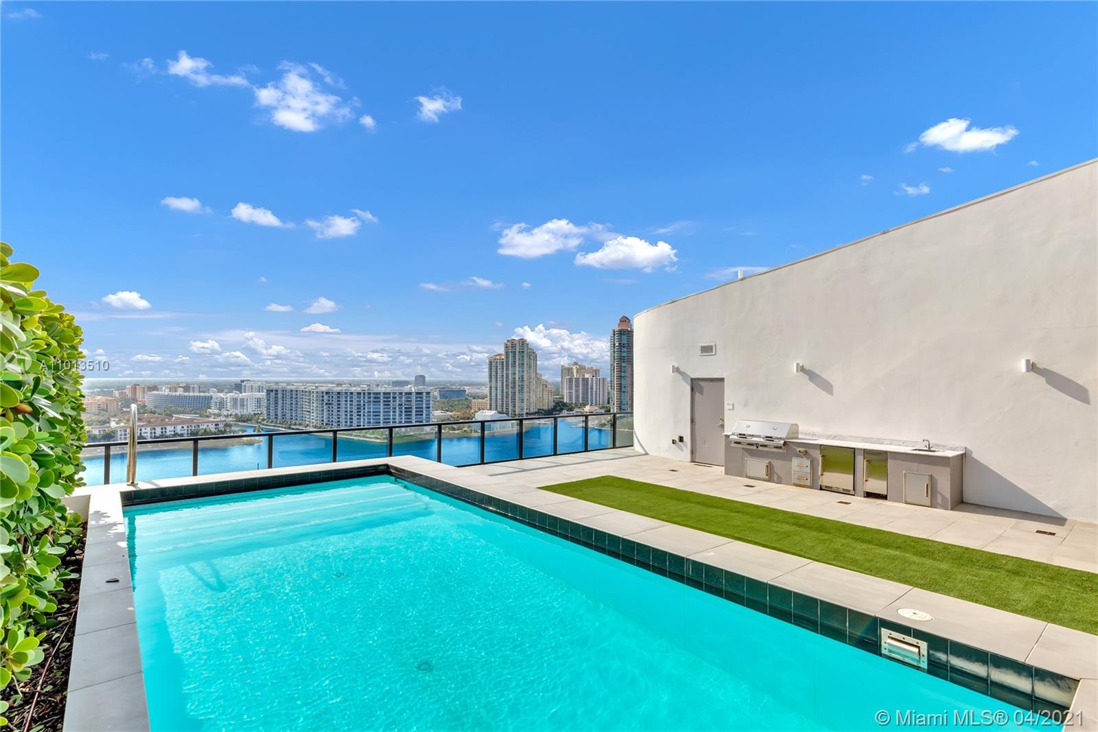 PRIVE CONDO - Residential