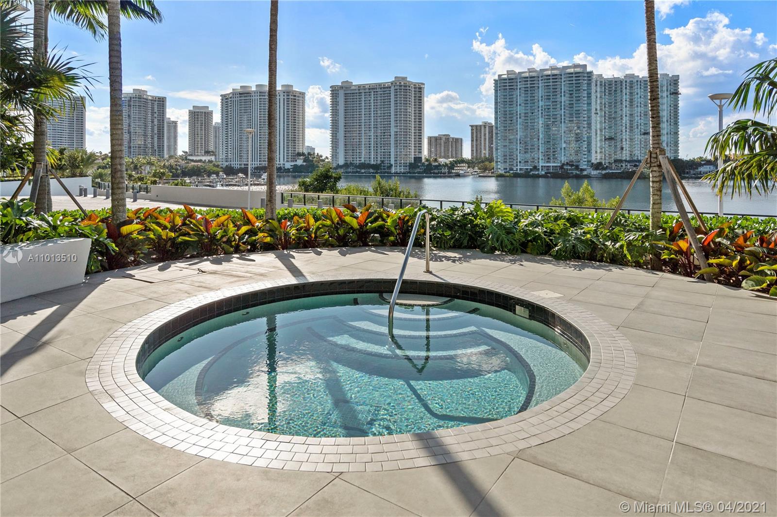 PRIVE CONDO - Residential