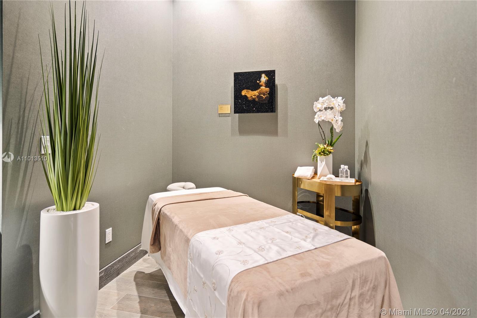 PRIVE CONDO - Residential